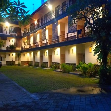 Urbanview Hotel Wayan Mansion دنباسار المظهر الخارجي الصورة