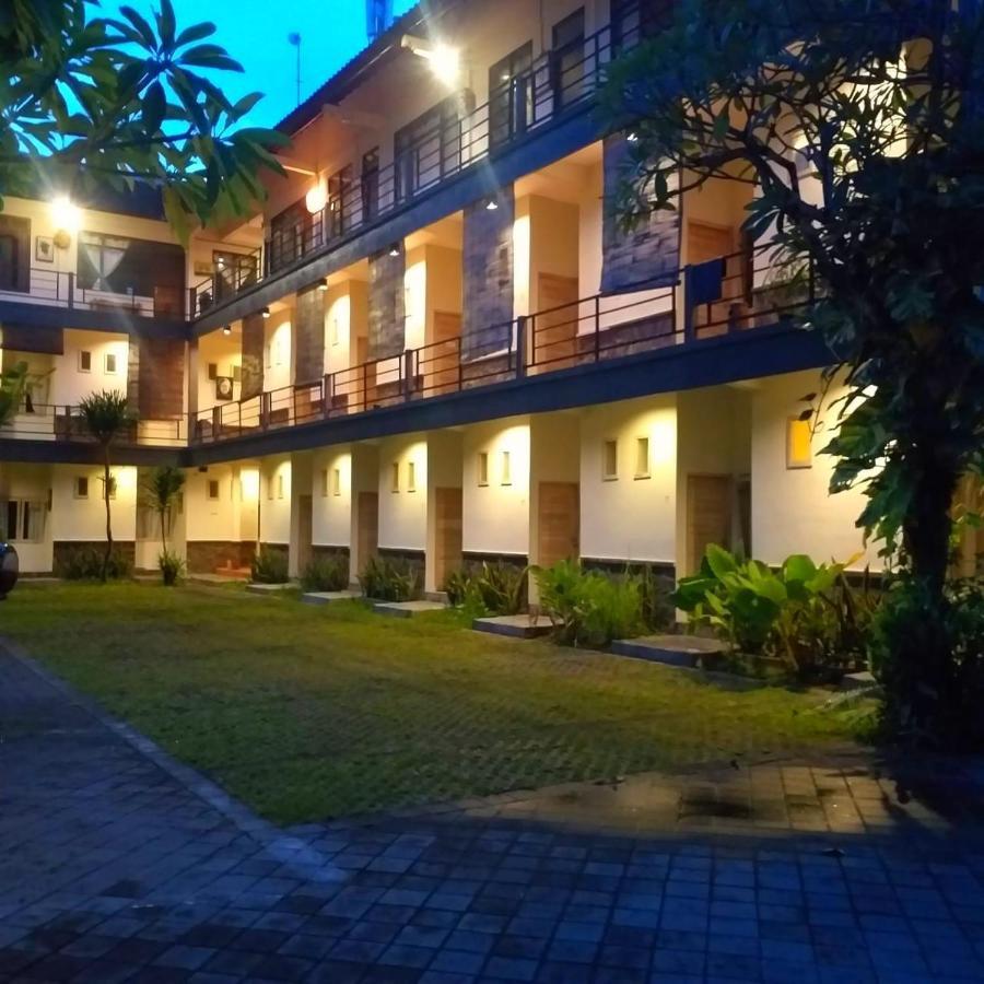 Urbanview Hotel Wayan Mansion دنباسار المظهر الخارجي الصورة