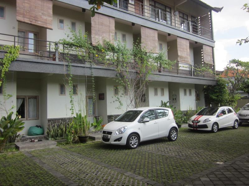 Urbanview Hotel Wayan Mansion دنباسار المظهر الخارجي الصورة