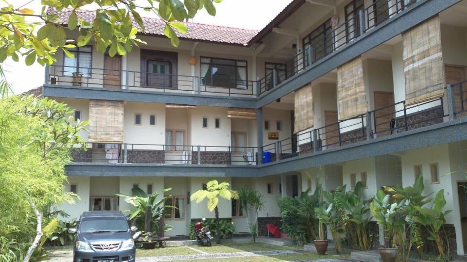 Urbanview Hotel Wayan Mansion دنباسار المظهر الخارجي الصورة