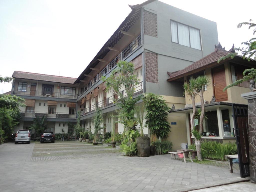 Urbanview Hotel Wayan Mansion دنباسار المظهر الخارجي الصورة